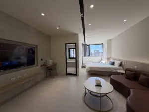 Guohua Deployment, Guohua Street Elevator Bathtub B&B