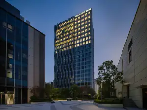 Shanghai North Bund Linping Road Subway Station Residence Hotel