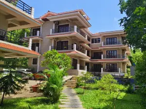 Woodside Retreat Serviced Apartments, 100 meters from baga river