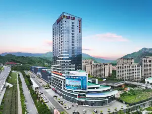 Vienna Hotel (Chengde Xiabancheng Huaming Service Outsourcing Industrial Park)