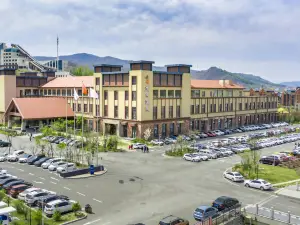 Luming Hot Spring Hotel (Wanfeng Tonghua Ski Resort)