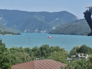 Vista Ananuri-Valley view