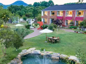 Yixing Oasis Waterfront Garden Homestay
