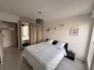 Elegant Massy Apartment near Paris and TGV/RER with 2 Parking Spaces