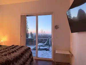Boreal Sunset Flower Room