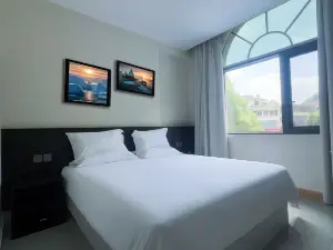 Blue Maple Hotel (Anshun Zhenning Huangshuojie Store)