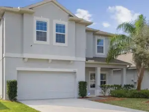 Cozy 4-bedroom house in Davenport- Haines City with WiFi, AC, Game Room, Screened Lanai
