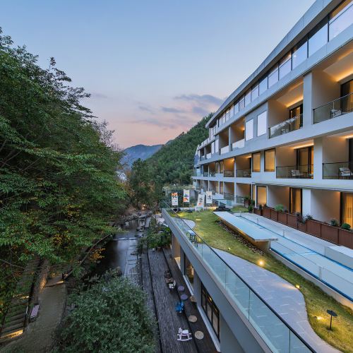 安蓝大溪汤泉度假酒店(安吉天荒坪藏龙百瀑漂流店）