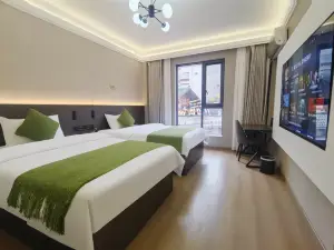 Heheju • Smart Homestay (Jiuzhaigou's Eternal Love Scenic Area)