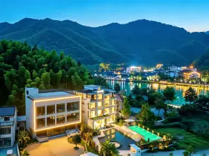 Qinxinhu Resort Bamboo Raft · Waterfall · Swimming Pool · Stream Trekking Family-friendly |