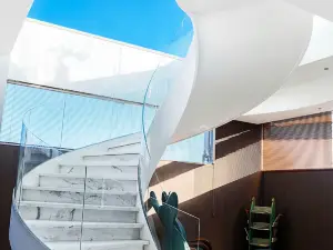 Life Hotel