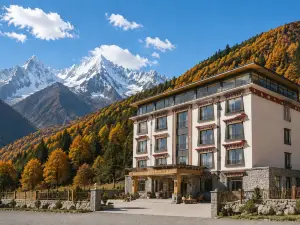埡隆・Healing森林氧吧丨藏式風情・輕奢設計飯店（四姑娘山景區店）