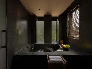 Shanshangshan • Yunyang Resort (Shuangqiao Valley Scenic Area)