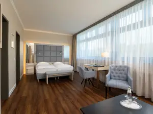 Hollywood Media Hotel