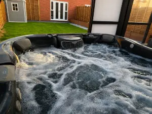 The Cottontail - Optional Hot Tub, Private Room, Free Continental Breakfast