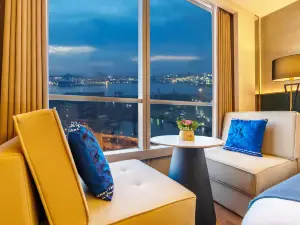 WHALE ISLAND Whale Island Hotel (Zhongshan Square Furama International)