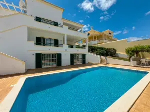 BnB Homes Villa Verde - swimming pool, marina view, BBQ and games room, garden