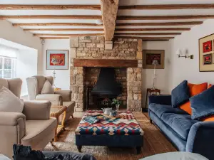 Elegant 4-Bed Family Home in the Cotswolds