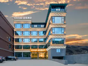 Yayue Hotel (Ganzi Batang Taoyuan Road)