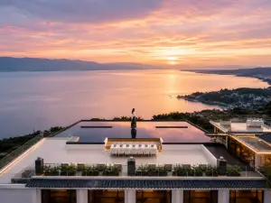 Elephant Study • Cliff Sea View Truffle Hot Spring Boutique Hotel (Fuxian Lake Scenic Area)