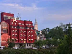 M Village Premier Hotel Xuan Huong Lakeside, a brand of Modern Village Lifestyle