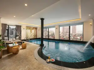 Luxe Paradise Suites Dich Vong Hau