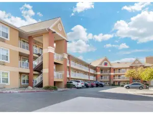 Studio 6 Suites Fresno North CA