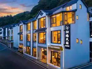 Sanqing Mountain Retreat Homestay (Gangshou Cable Car Store)