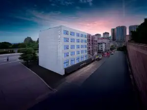 Yunshang Siji Shangpin Hotel (Liupanshui Wanda Plaza High-speed Railway Station Branch)