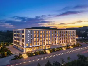 Magnotel Business Hotel (Jianping Nanshan Forest Park)