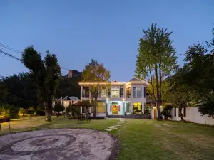 Floral Hotel · Taohuawu Hotel (Lushan Xihai Scenic Area Store)