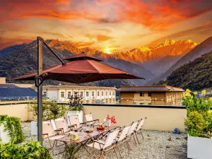 Buyou · Courtyard Hot Spring Inn (Visitor Center, Hailuogou Glacier Park, Moxi Ancient Town)
