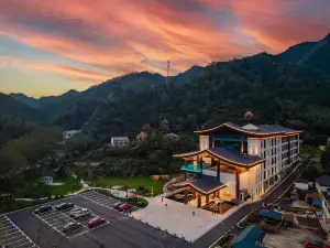 Mingdu Flower Half Open Hot Spring Resort Hotel