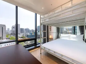 HOTEL LETS [ABOVE]