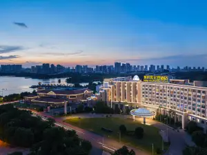 HuangGang Walden Hotel