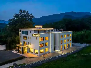 Xiaoshan Qing ·Riverside & Mountain-surrounded Luxury Resort Villa