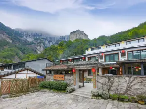 Yaqiu Courtyard Featured Hostel