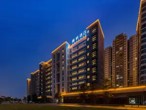 LAVANDE Hotels (Zhaoqing Sihui Hi-tech Zone Dawang Light Rail Station Branch)