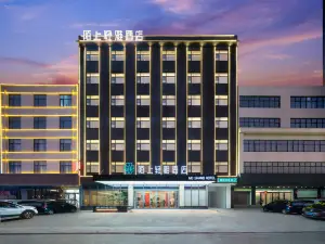 Moshang Qingya Hotel (Luyi Mingdao Palace Laojuntai Branch)