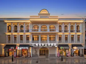 Vic Multi-Cloud Enjoy Hotel