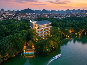 Floral Hotel · RongShi Hotel(Guilin Elephant Trunk Hill Two Rivers and Four Lakes Hotel)