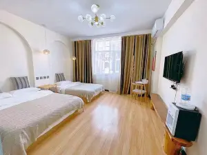 Colorful Danxia Hanyouju Hotel