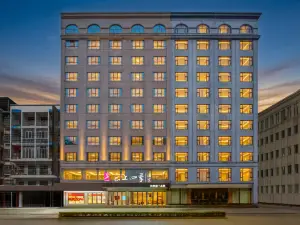 Clouds Seasons Hotel (Hezhou University West Campus Branch)