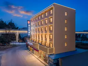 Chibi Lake Holiday Hotel (Xinjiekou Commercial Street)