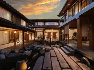 Ximeng Yunyin Homestay (Weishan Ancient City Xinggong Tower)