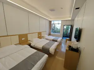 Delingha Jianshan Courtyard Homestay