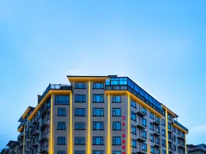 Ark 8th Hotel (Jinhua South Railway Station and Subway Station)