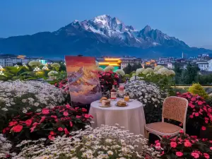 Cloud View Snow Art Bed and Breakfast (with a view of Jade Dragon Snow Mountain)