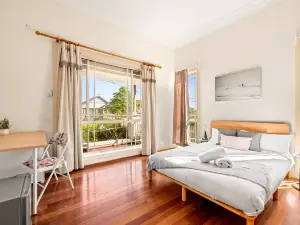 Quiet Cozy Rooms – Near Shops & Transit