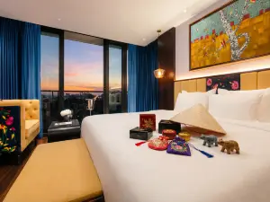 Aurora Central Hotel